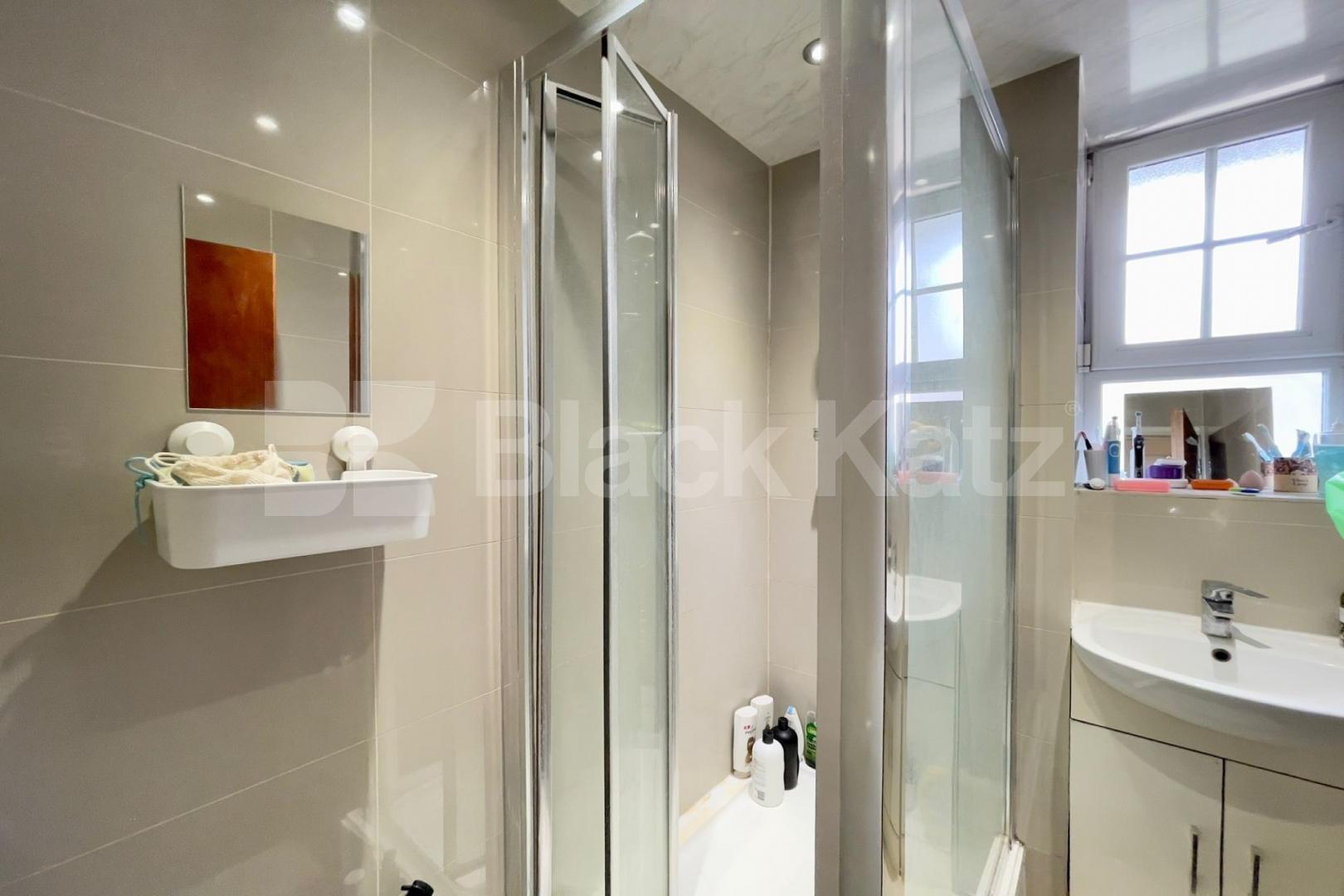 Bright & airy, well proportioned rooms & wooden floors throughout Falmouth Road, Borough